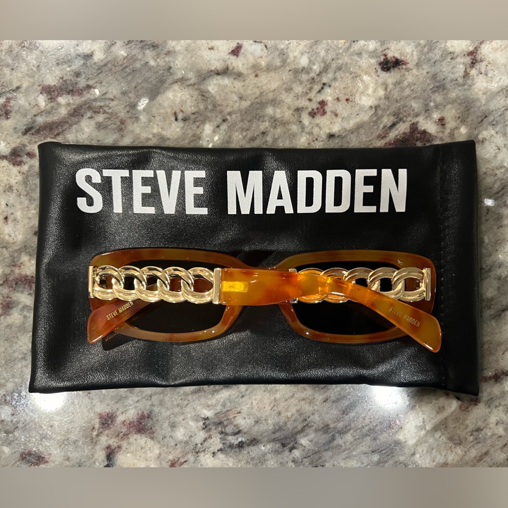 Steve Madden Rectangular Sunglasses - image 3